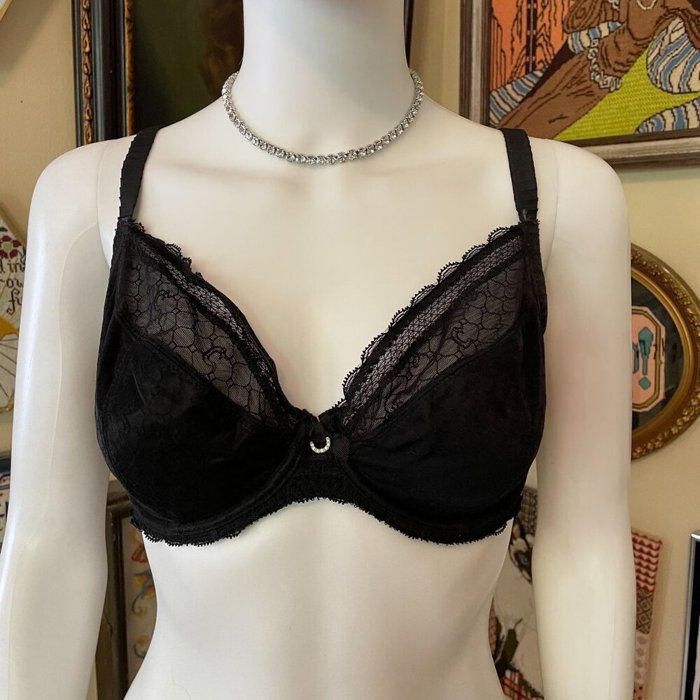 Chantelle Black Lace Underwire Bra With Rhinestone Detail Size 32DDD